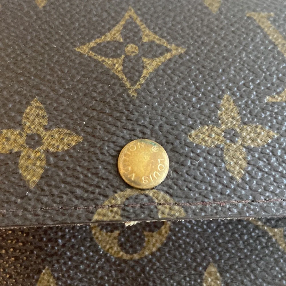 LV Monogram Sarah Wallet ~ Pre-loved Condition - Picture 8 of 14
